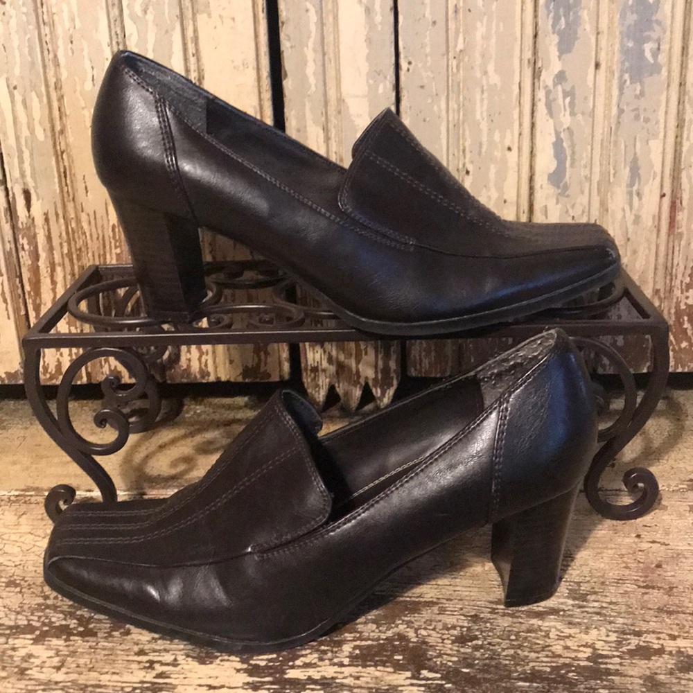 Villager Brown Heels